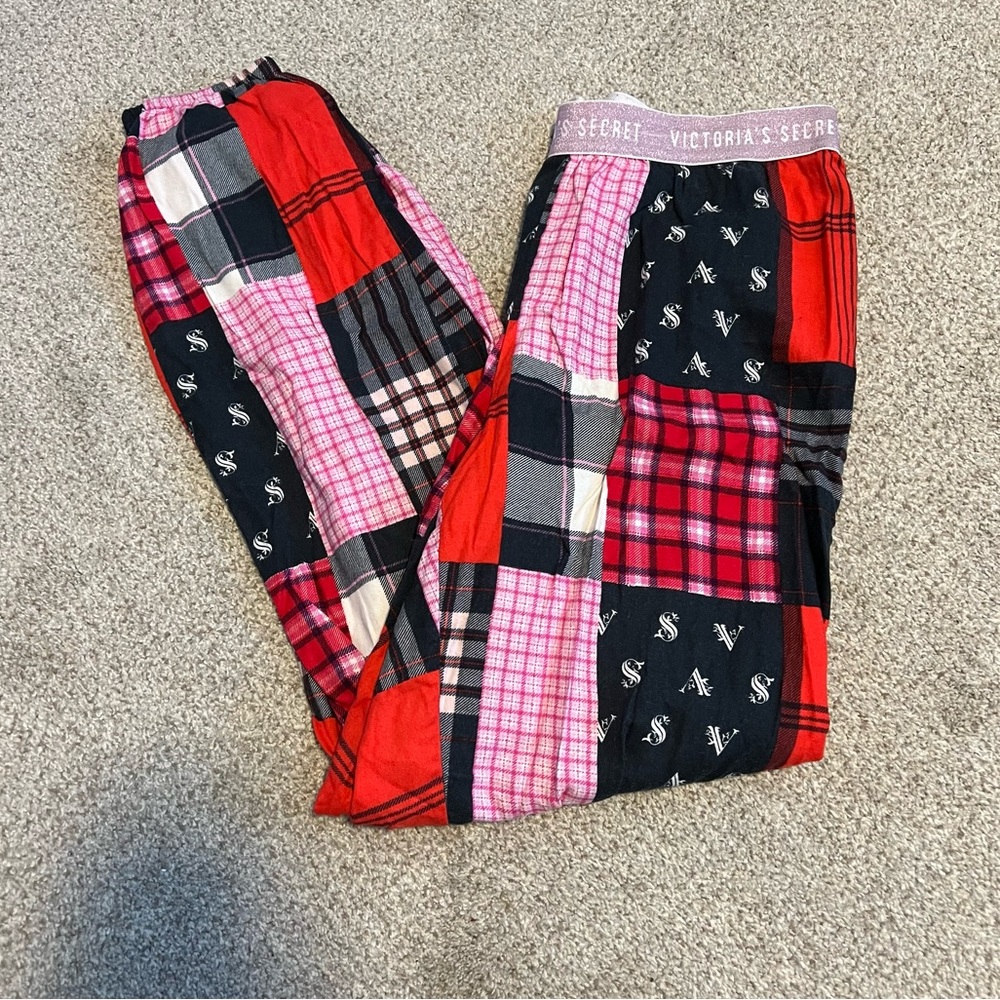 Victoria’s Secret holiday print sweat pants